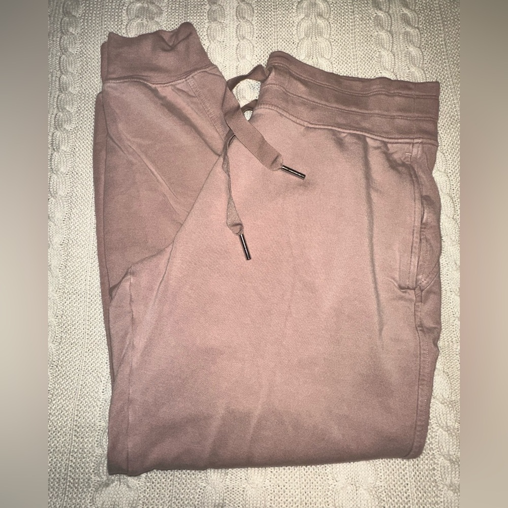 Athleta Balance Jogger Tan 26” Inseam Size Medium
